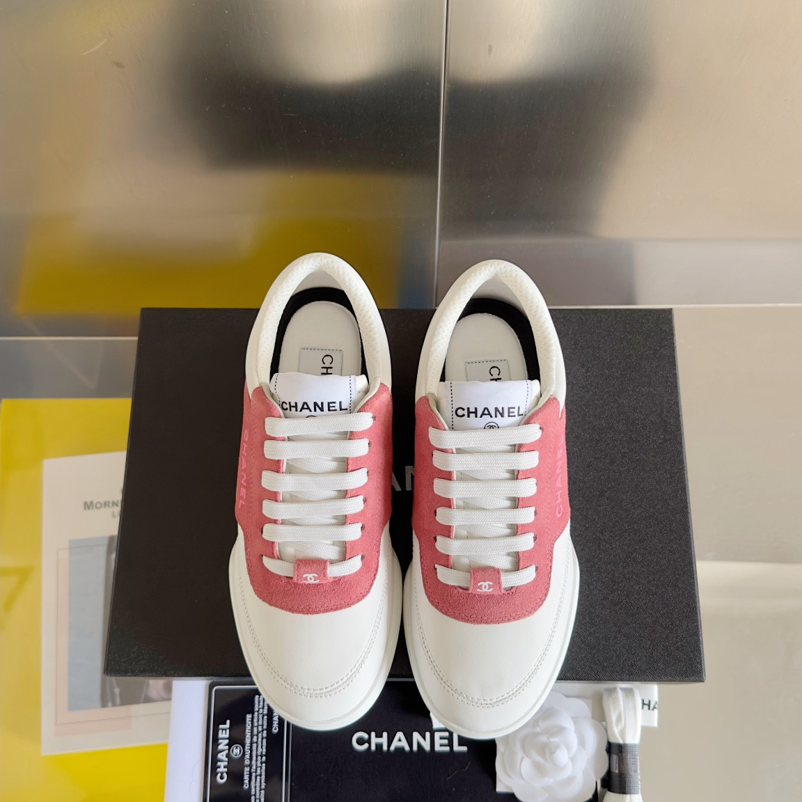 ua Ch**el sneaker
