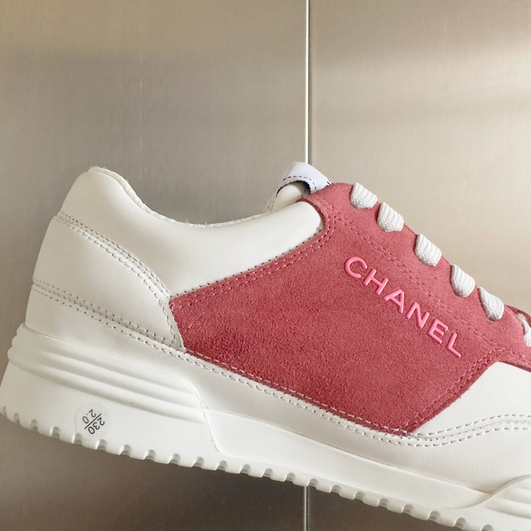 ua Ch**el sneaker