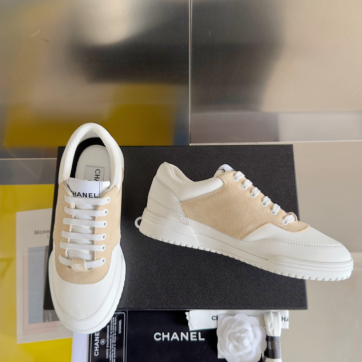 ua Ch**el sneaker