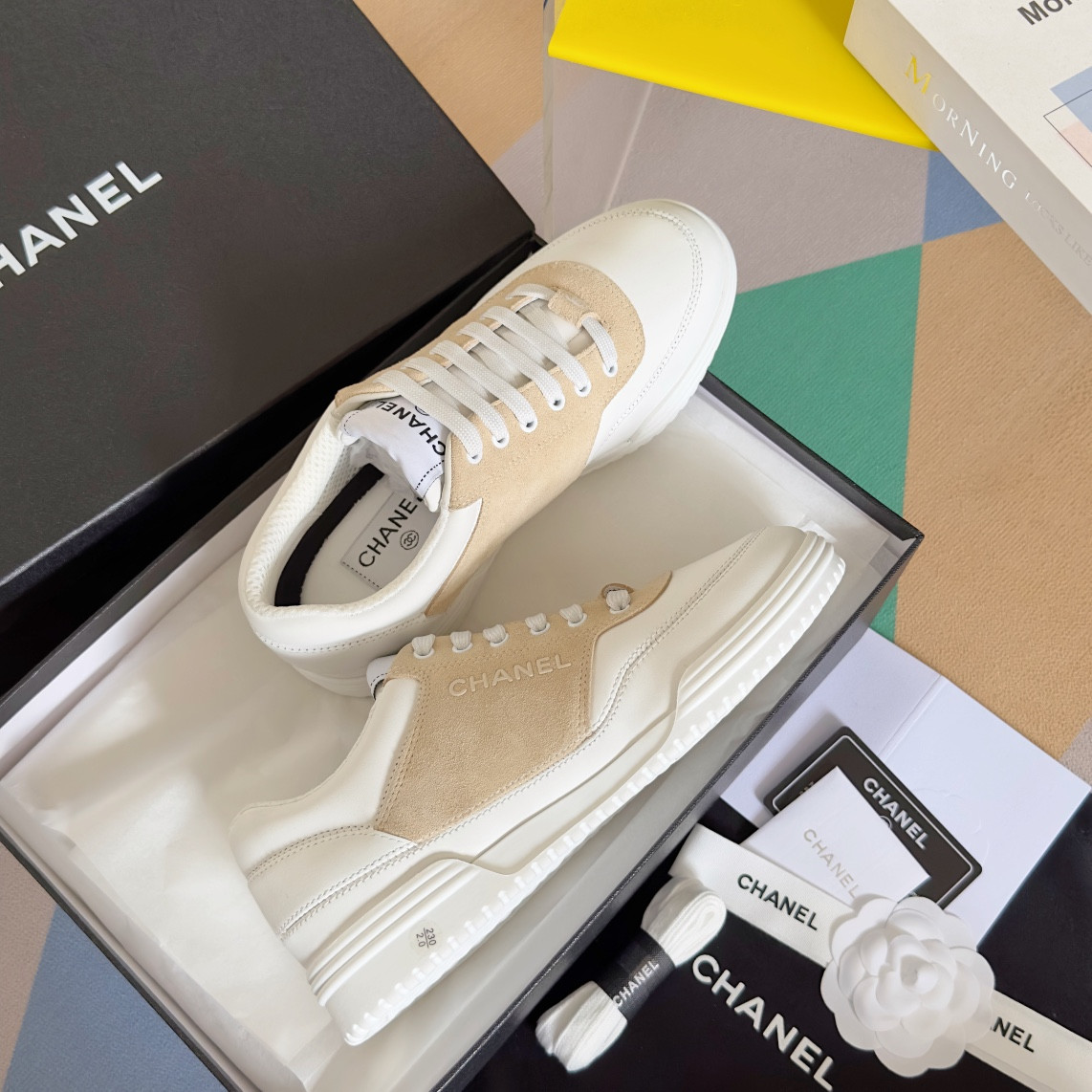 ua Ch**el sneaker