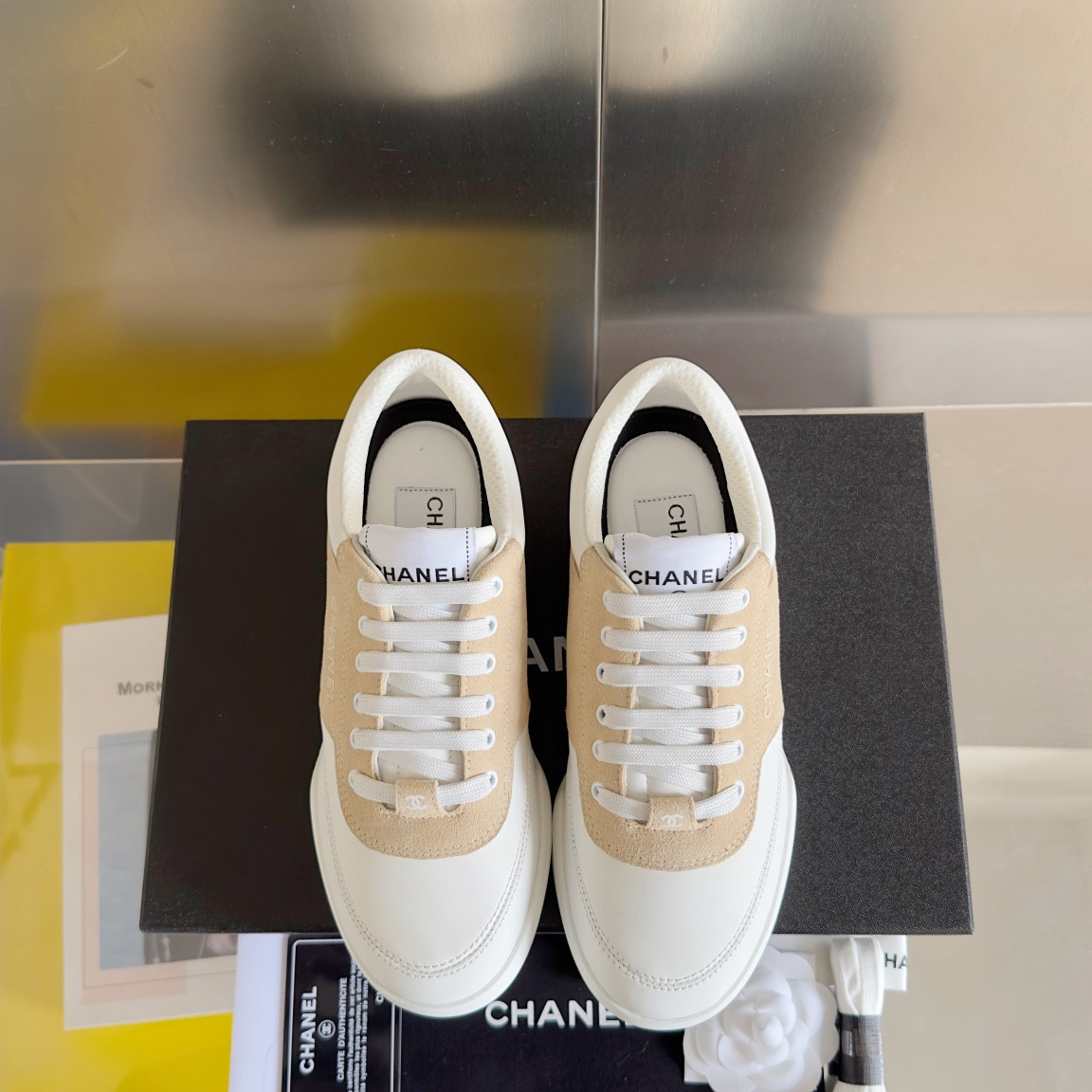 ua Ch**el sneaker