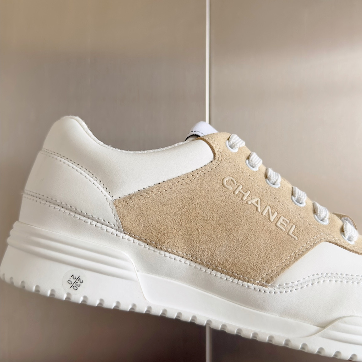 ua Ch**el sneaker