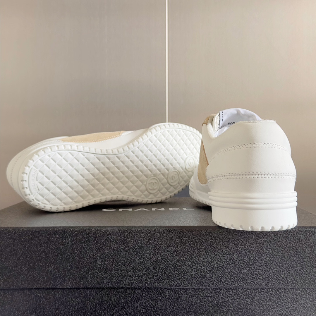 ua Ch**el sneaker