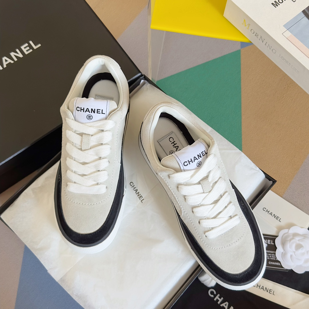 UA Ch**el SNEAKER