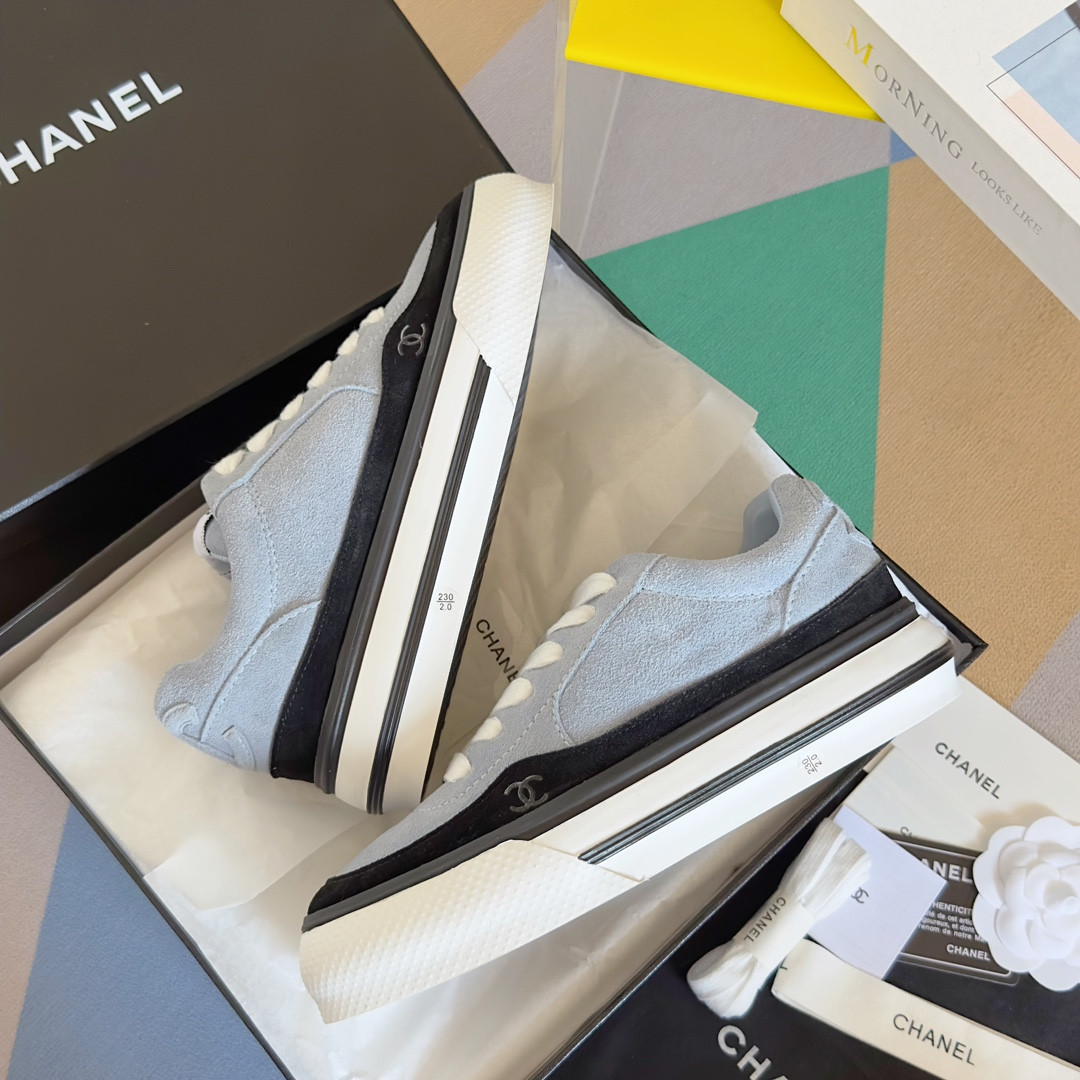 UA Ch**el SNEAKER