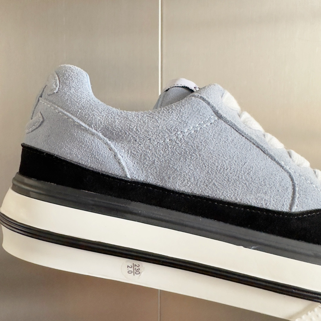 UA Ch**el SNEAKER