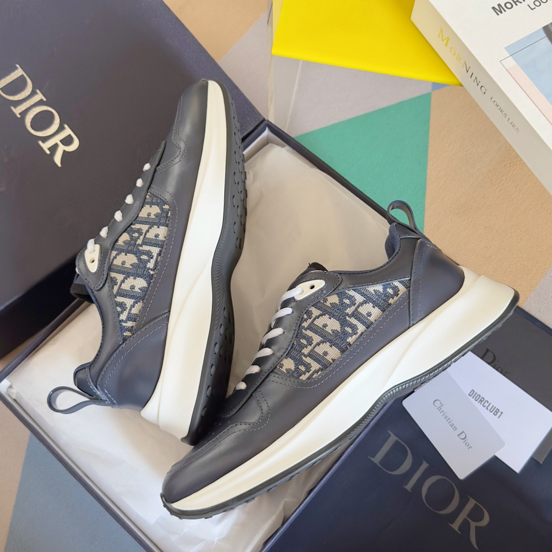 UA D10r B25 Runner Sneaker