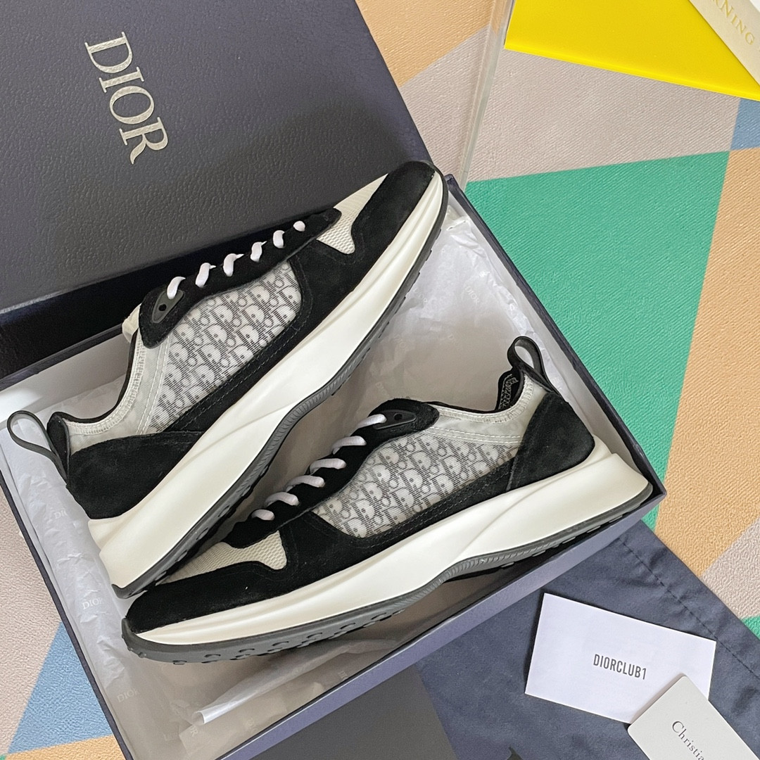 UA D10r B25 Runner Sneaker