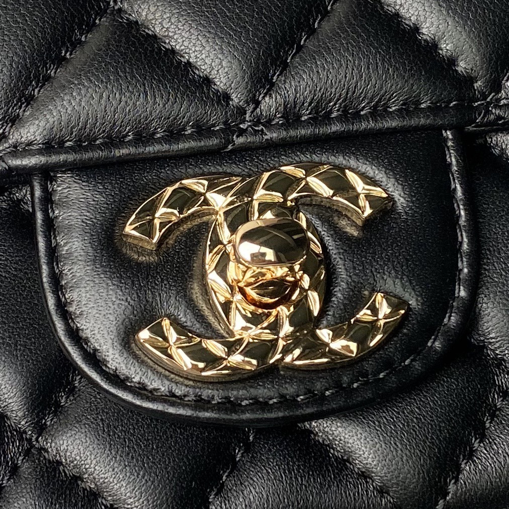 Ch**el 24A Mini Classic Handbag 12 × 20 × 6 cm
