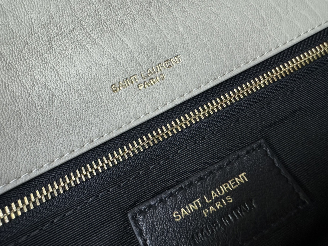 Y51 Calypso small in plunged lambskin 26x14x7cm