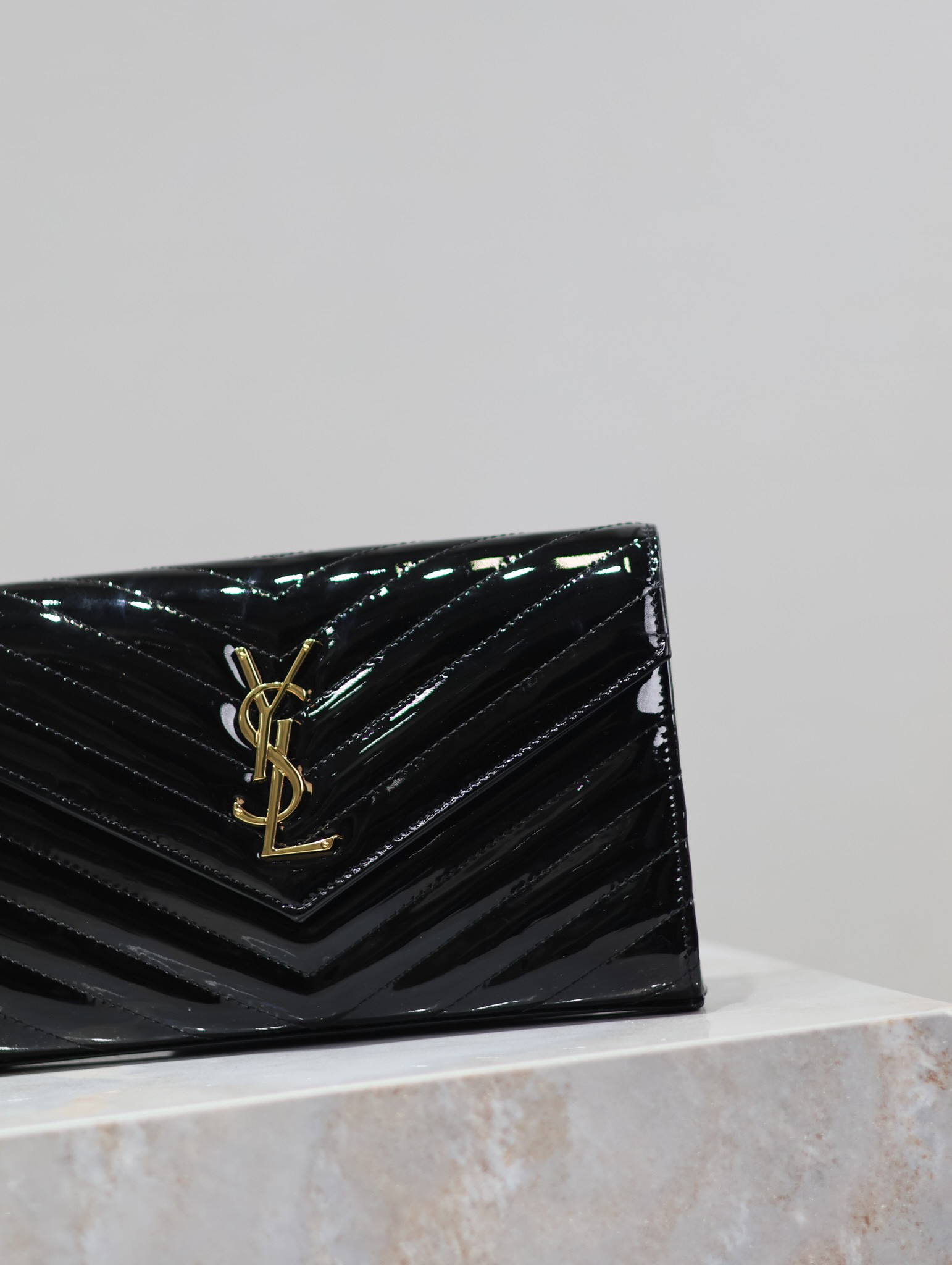 Y51 Cassandra Monogram Classic Chain Wallet in patent leather 22.5 x 14 x 4cm