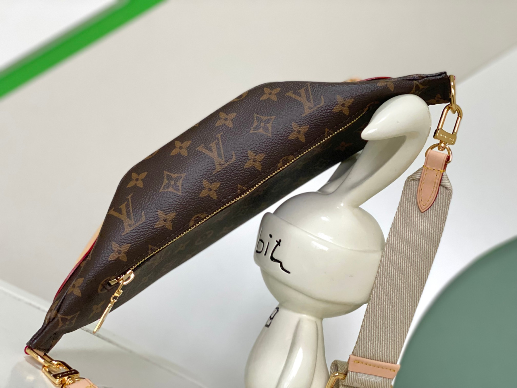 LV High Rise M46784 15 x 6.3 x 3.1 inches