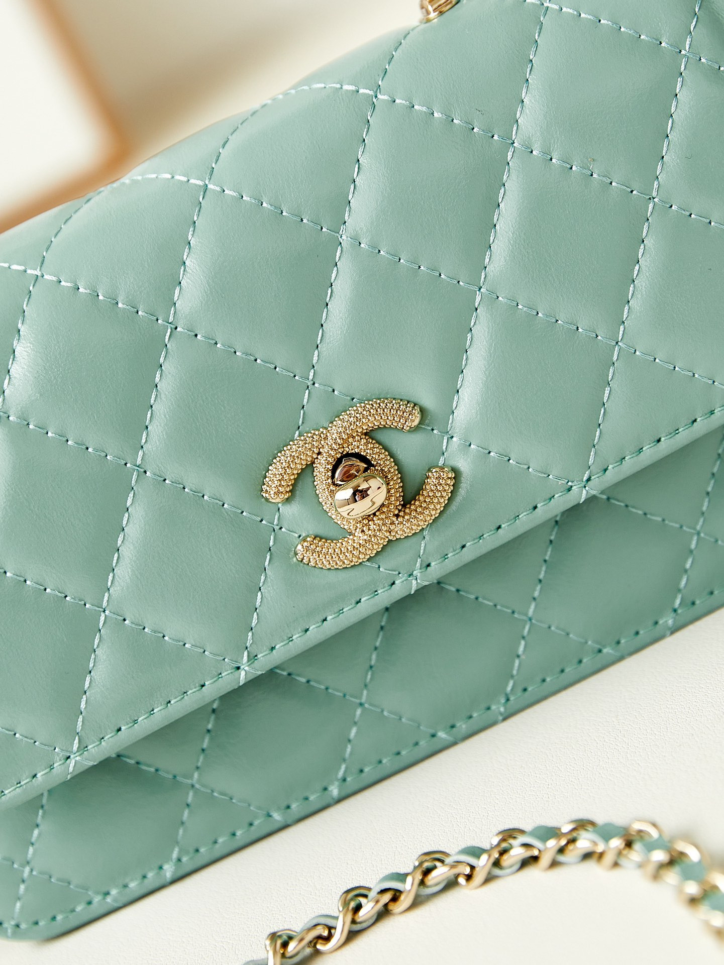 Ch**el 24P woc CLASSIC WALLET ON CHAIN 11x18.5x6cm