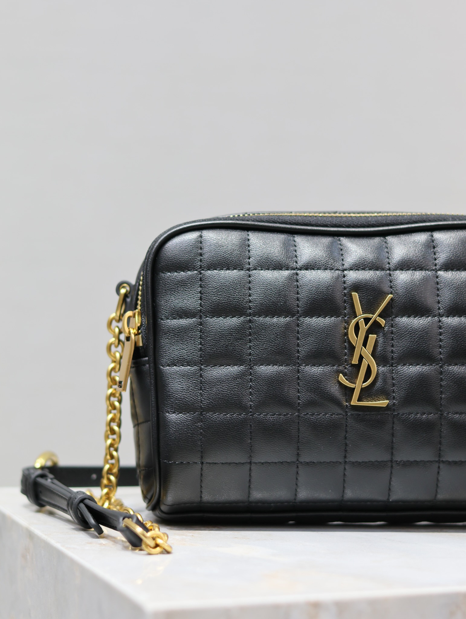 Y51 cassandre matelassé carré camera bag in lambskin 19.5x14x4cm