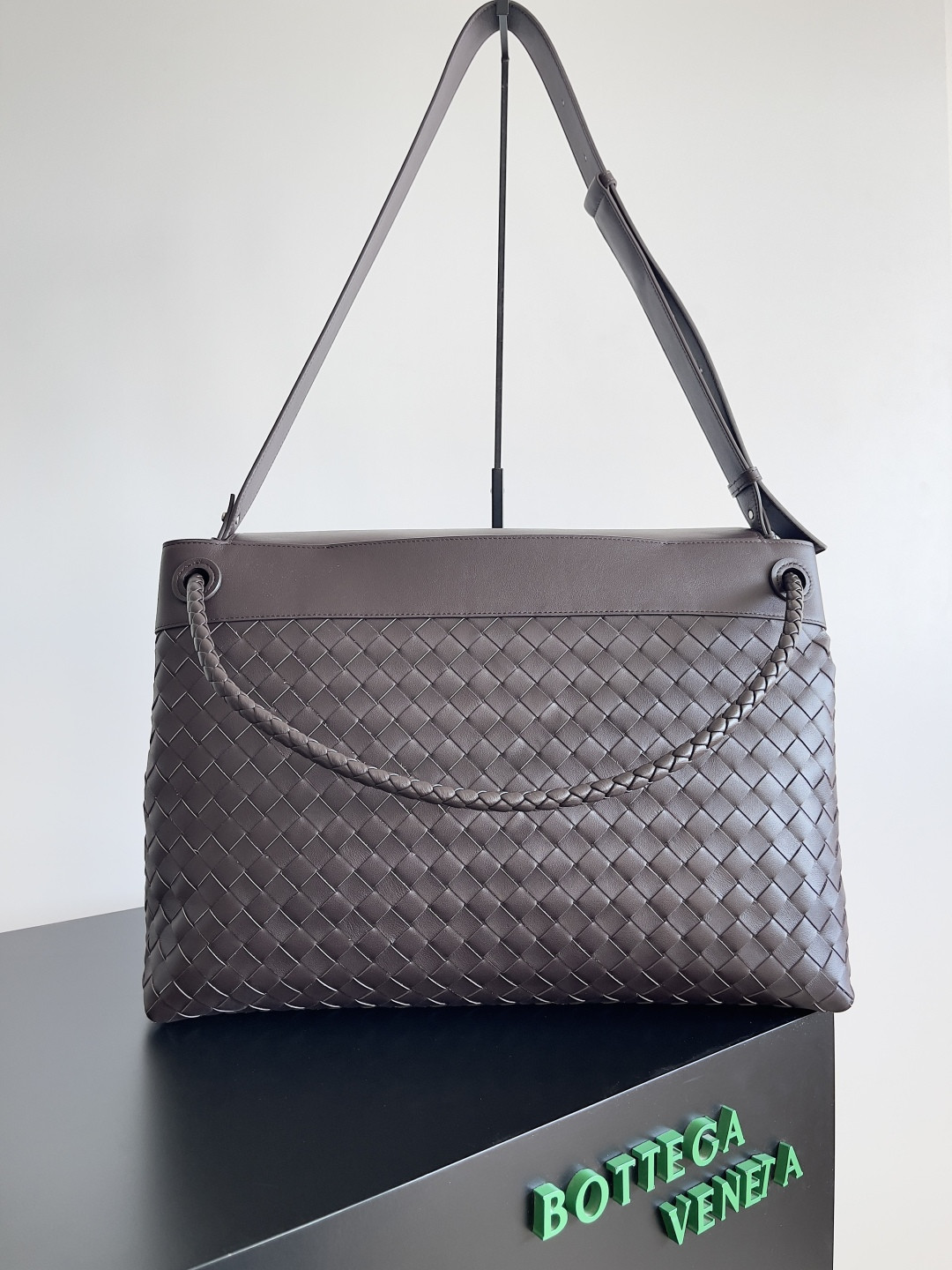 B0tt*ga Ven*ta Large Andiamo Messenger 43x32x20cm