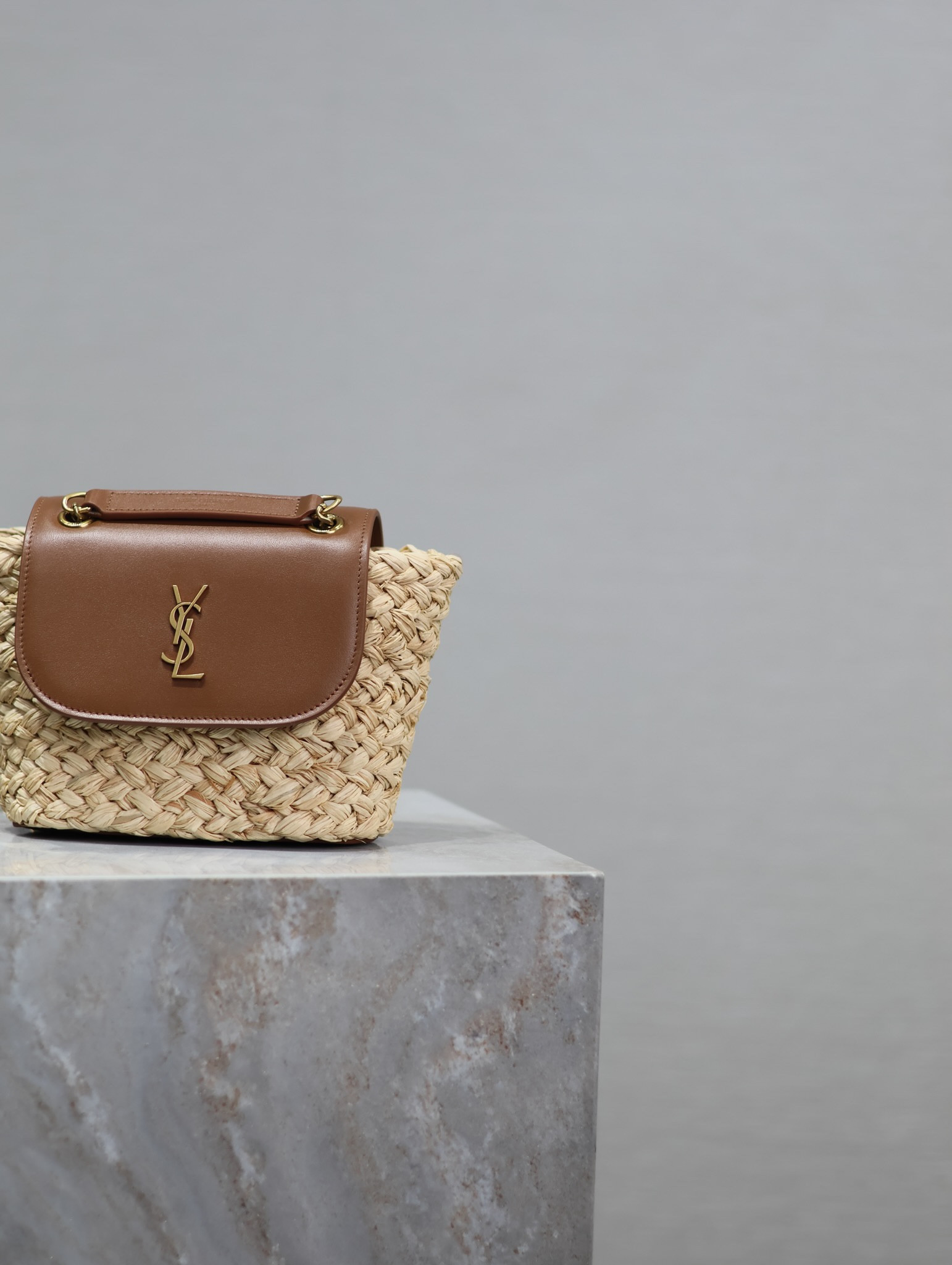 Y51 Mini manon (raffiaaged vegetable tanned leather) 774269 23x12x6cm