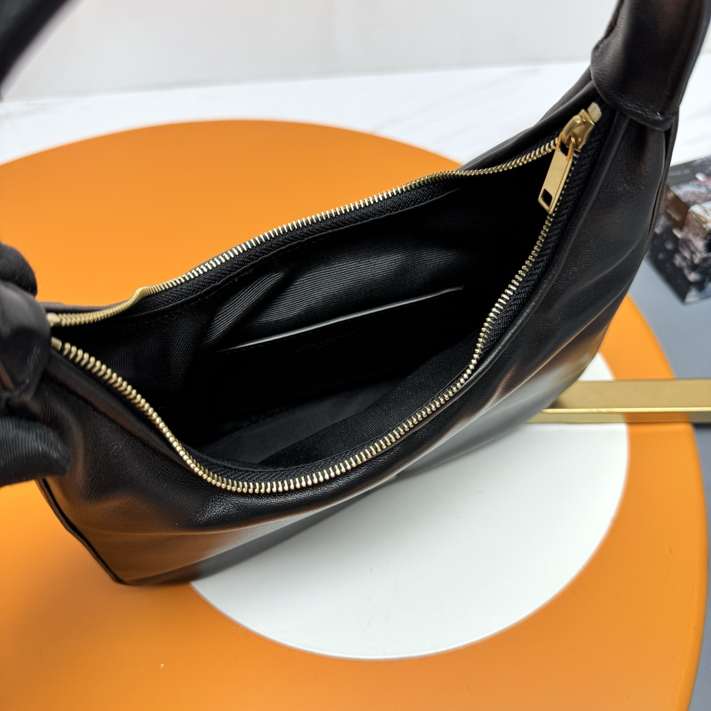 Y51 calypso mini hobo in plunged lambskin 20 X 12 X 5 cm