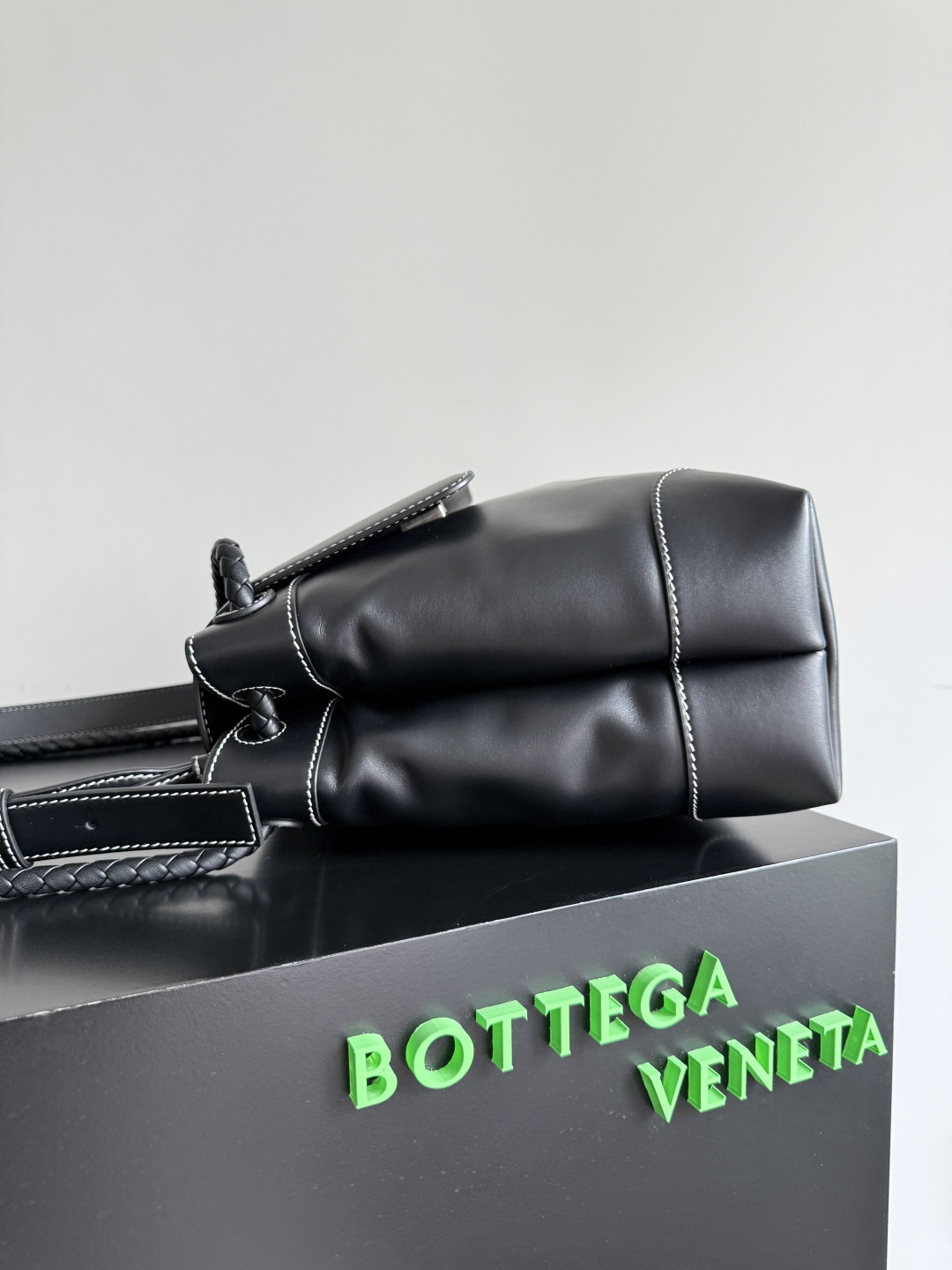 B0tt*ga Ven*ta Medium Andiamo Messenger 37x26x13cm