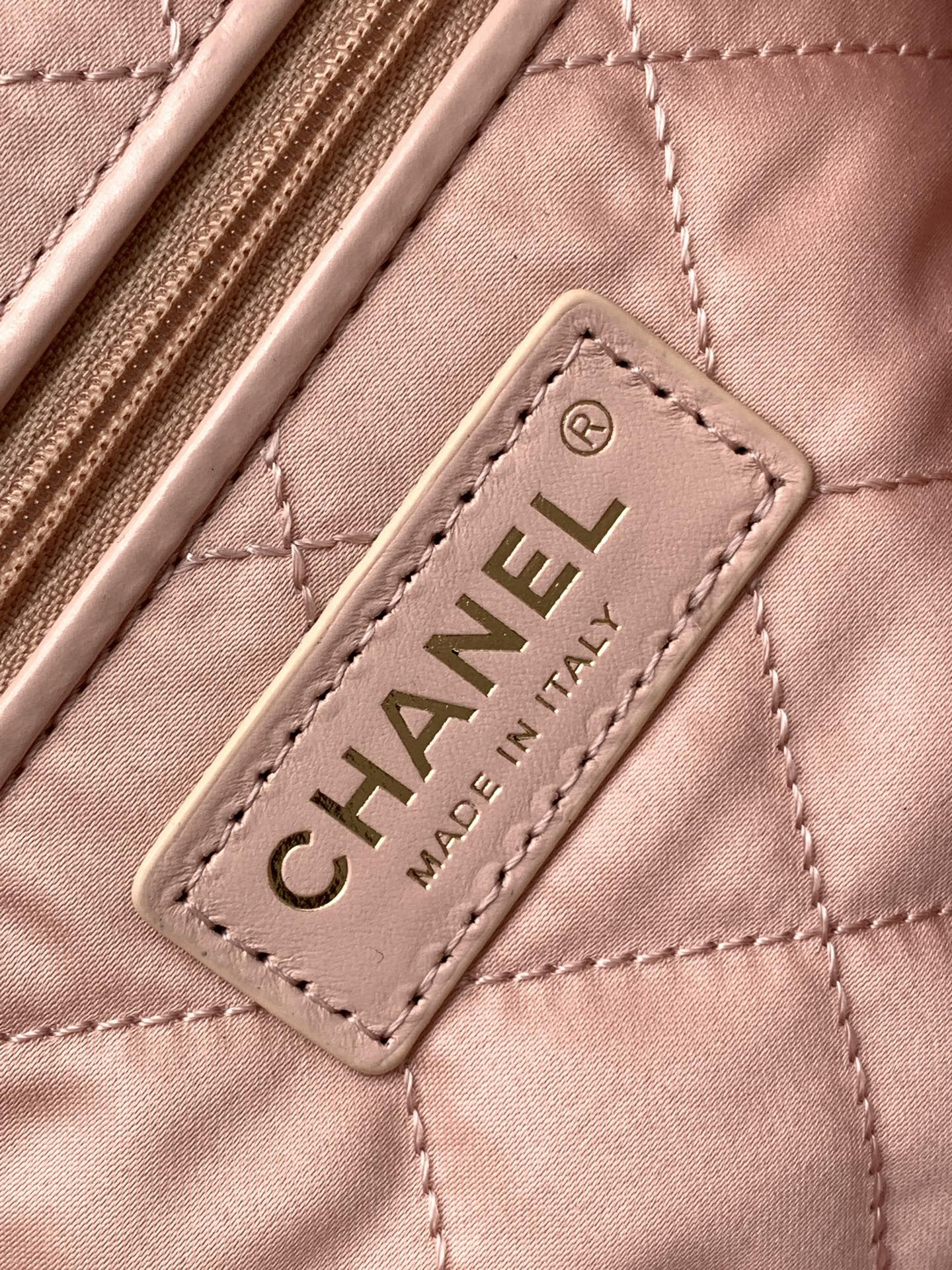 Ch**el 22 SMALL HANDBAG AS3260 35x37x7cm