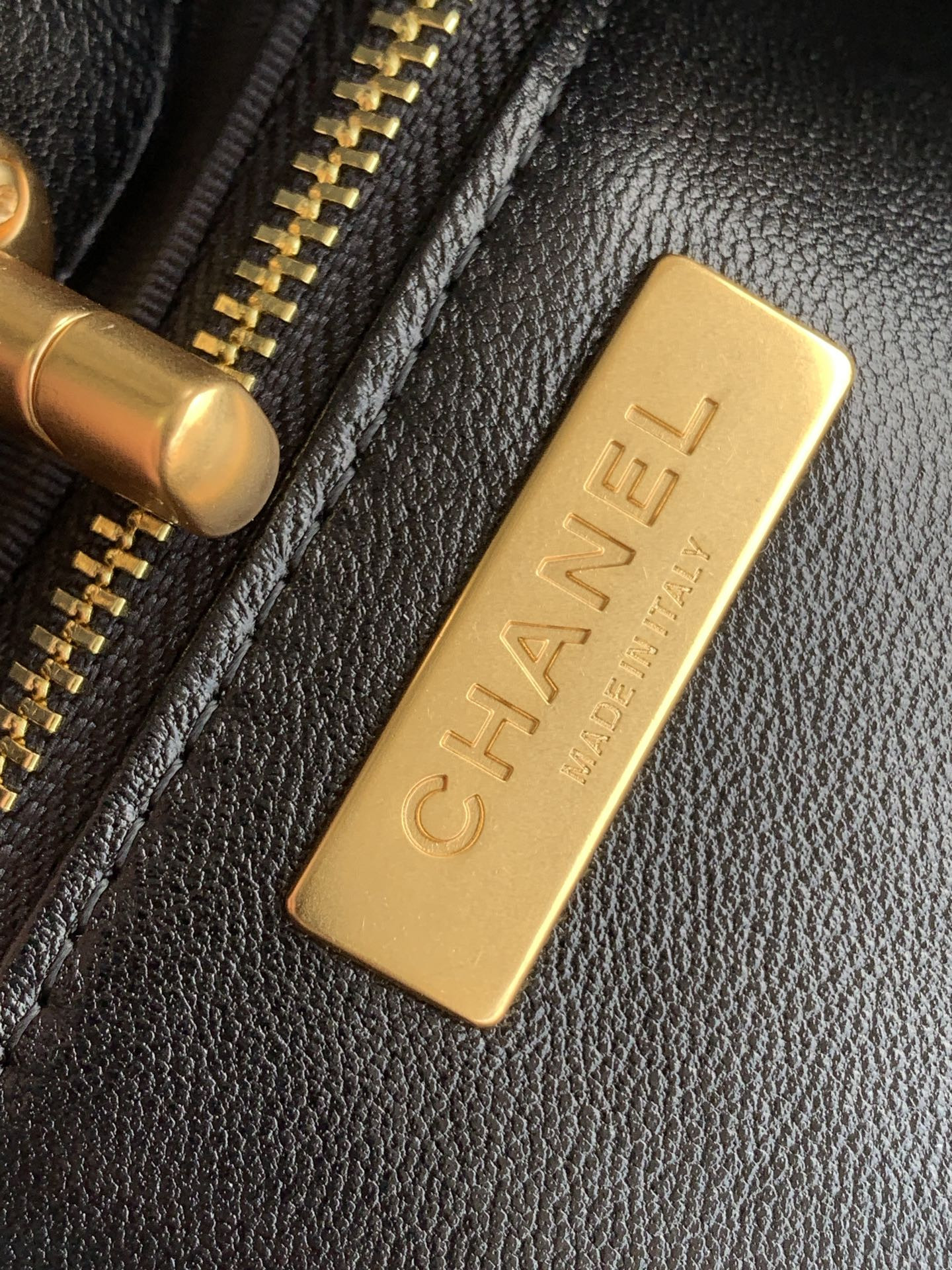 Ch**el 31 Mini Shopping Bag Lambskin & Gold-Tone Metal 22x23x5cm