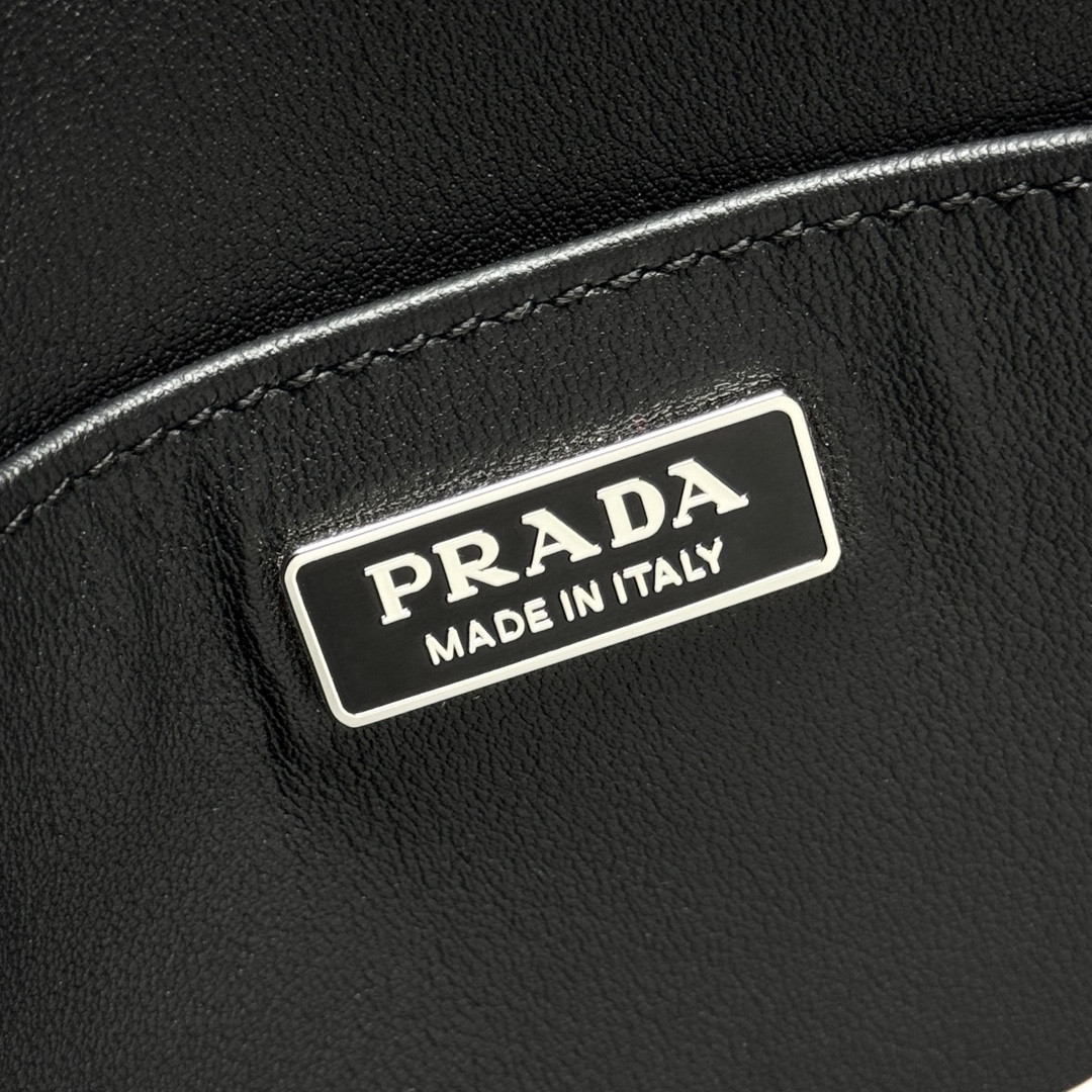 Pra*a Small Cleo brushed leather shoulder bag with flap 15.5x22x4cm