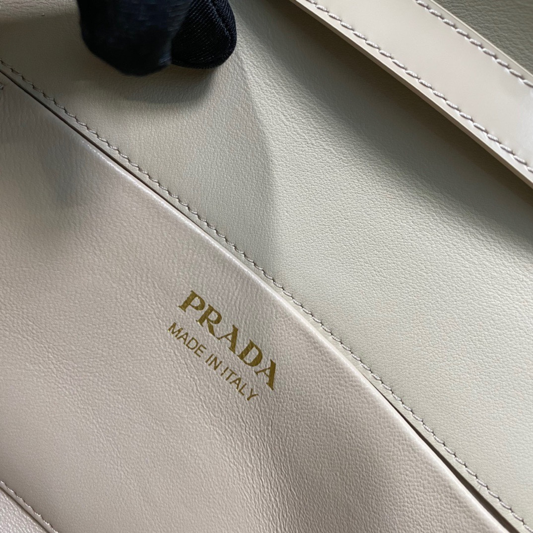 Pra*a Leather Shoulder Bag 28.5x14x7cm