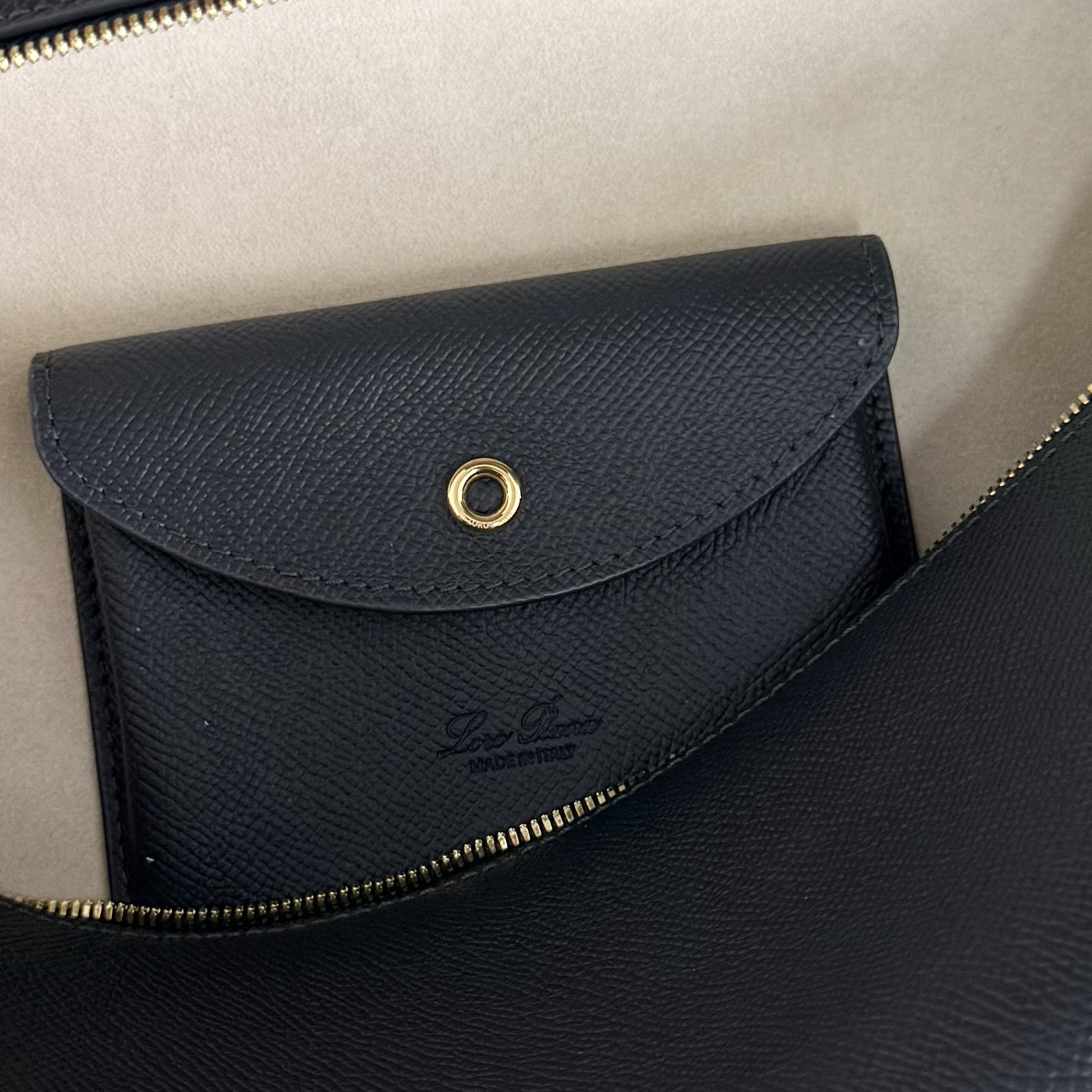 L0r0 P1ana Extra Pocket L27 Calfskin 16x27x10cm