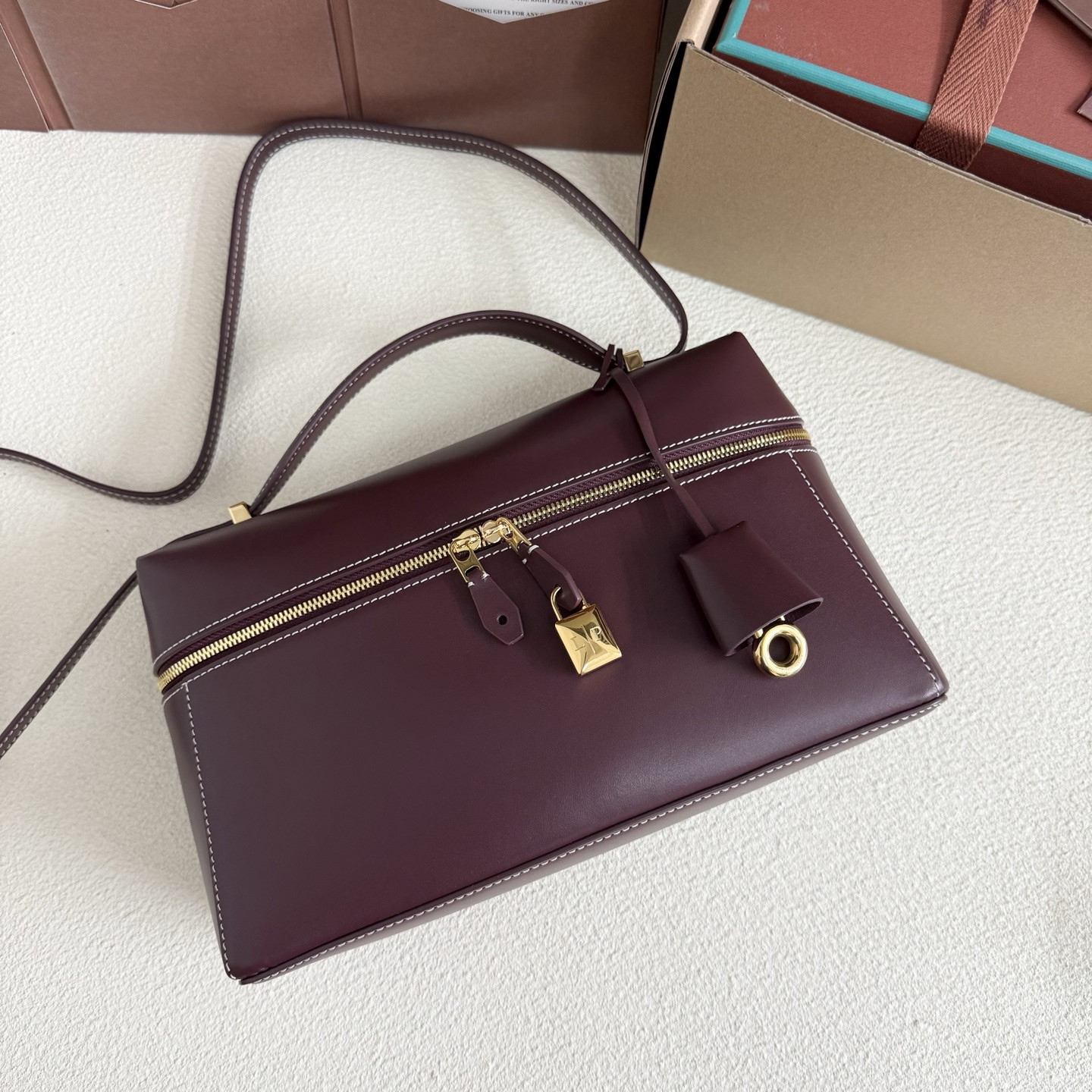 L0r0 P1ana Extra Pocket L27 Calfskin 16x27x10cm