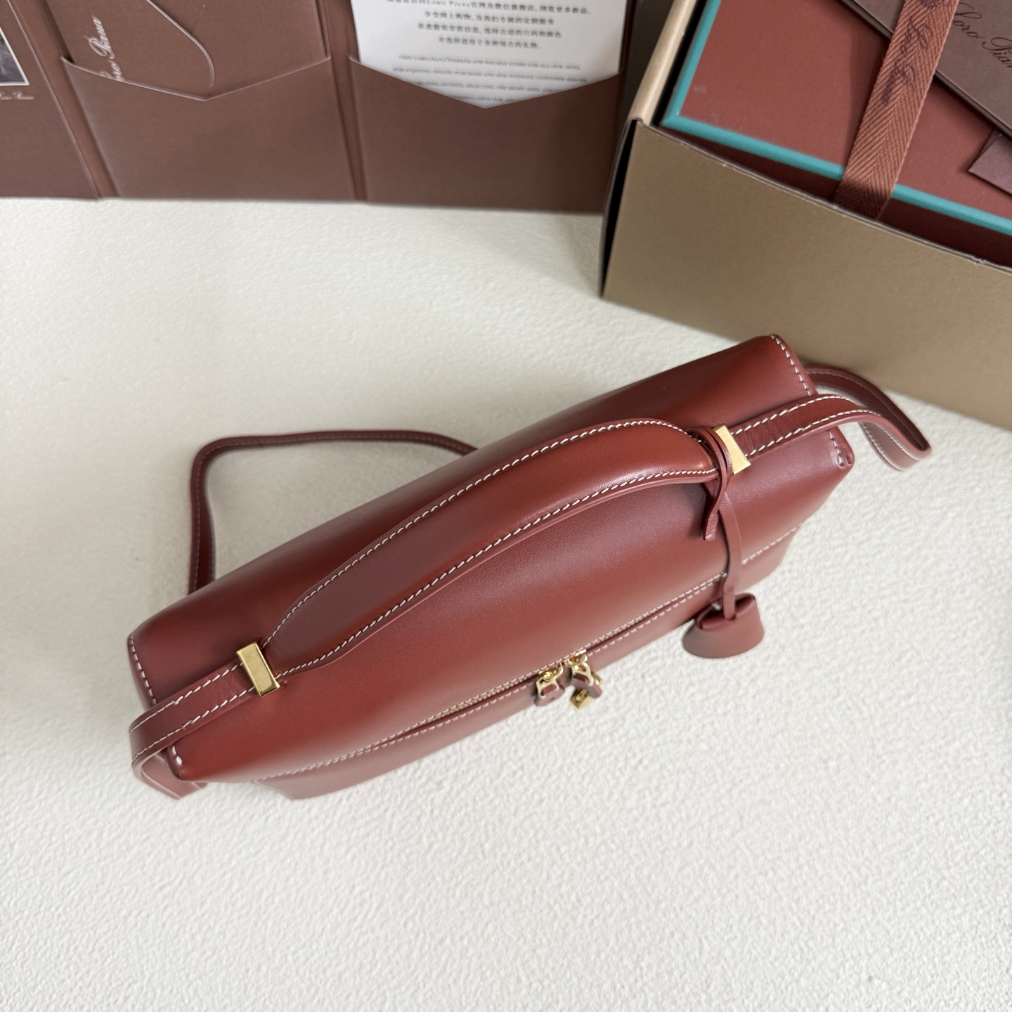 L0r0 P1ana Extra Pocket L27 Calfskin 16x27x10cm