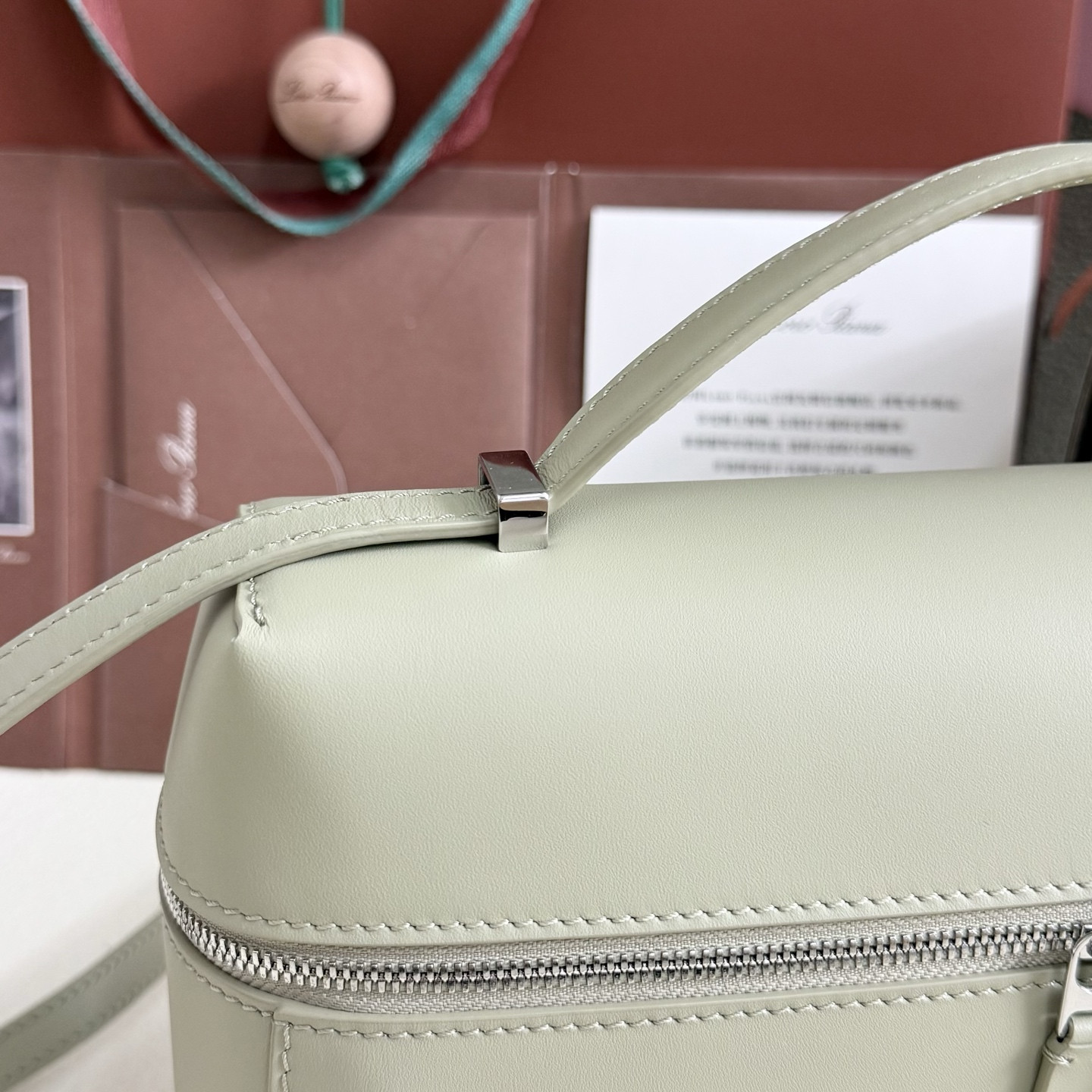 L0r0 P1ana Extra Pocket L27 Calfskin 16x27x10cm