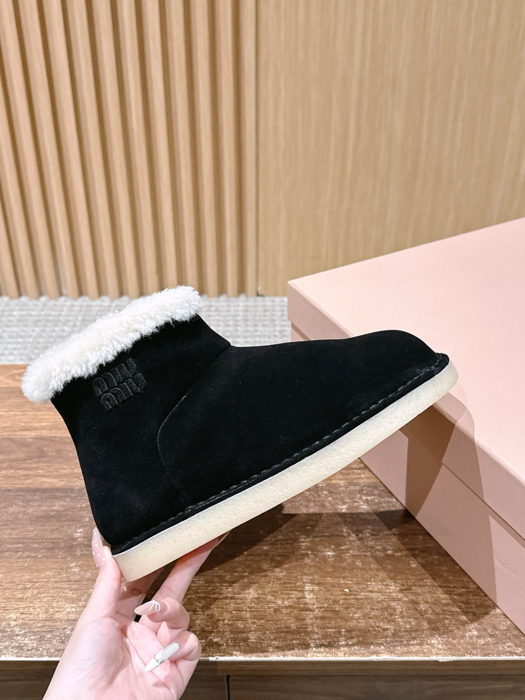 ua M1v M1v suede and shearling booties