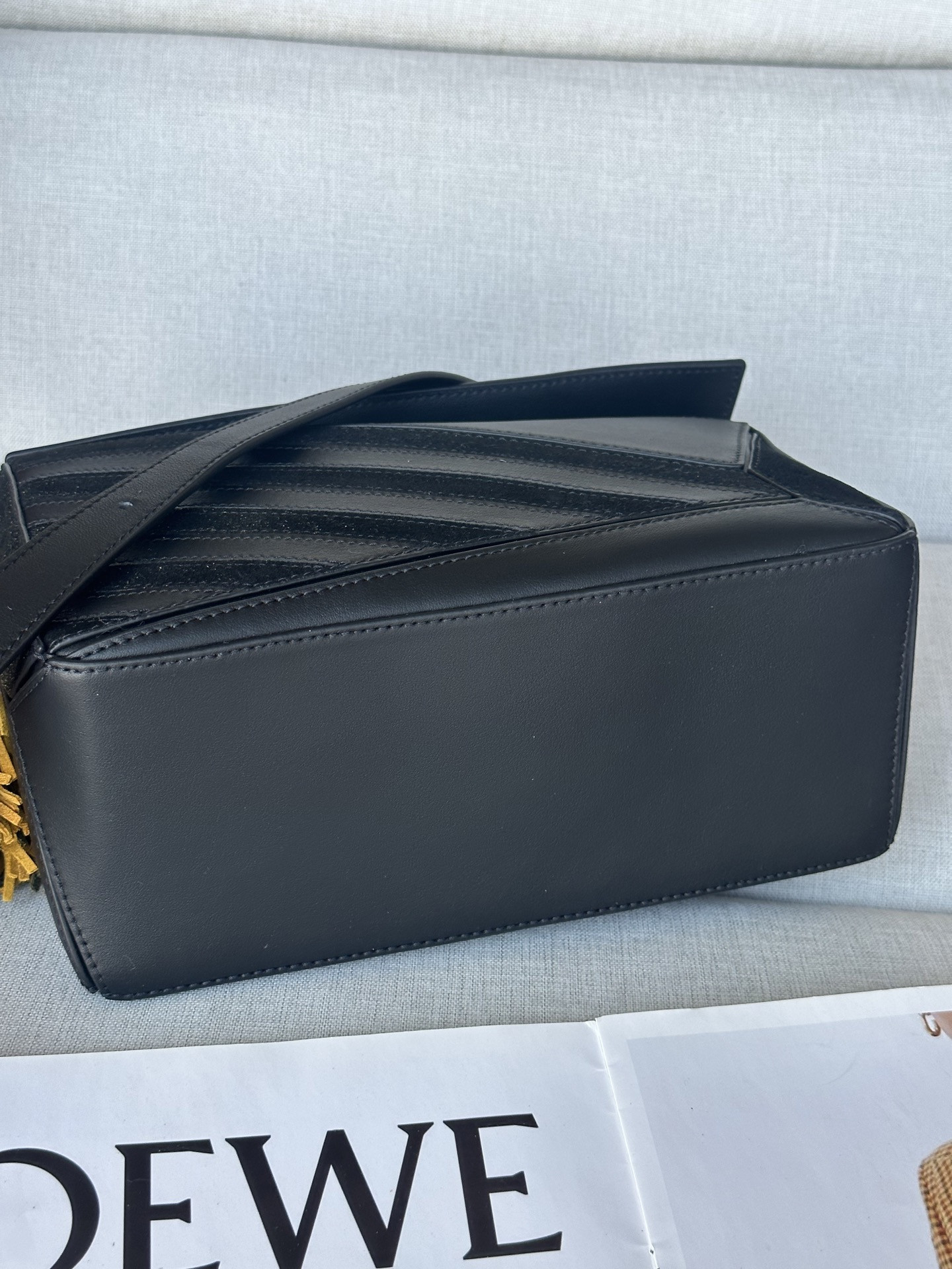 LOEWE Small Puzzle Bag in Classic Calfskin and Suede 16.5x24x10.5cm