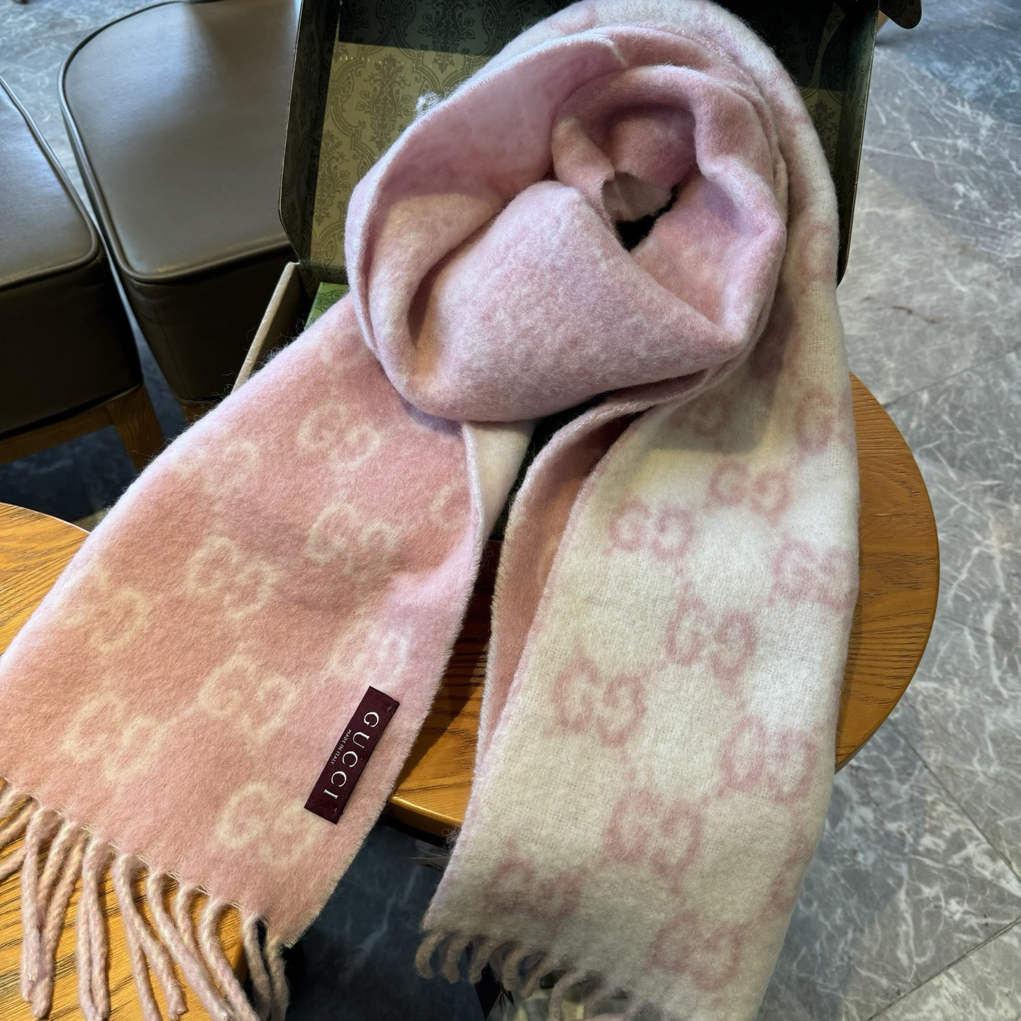 Gvc*1 gradient-colored scarf 200x37cm