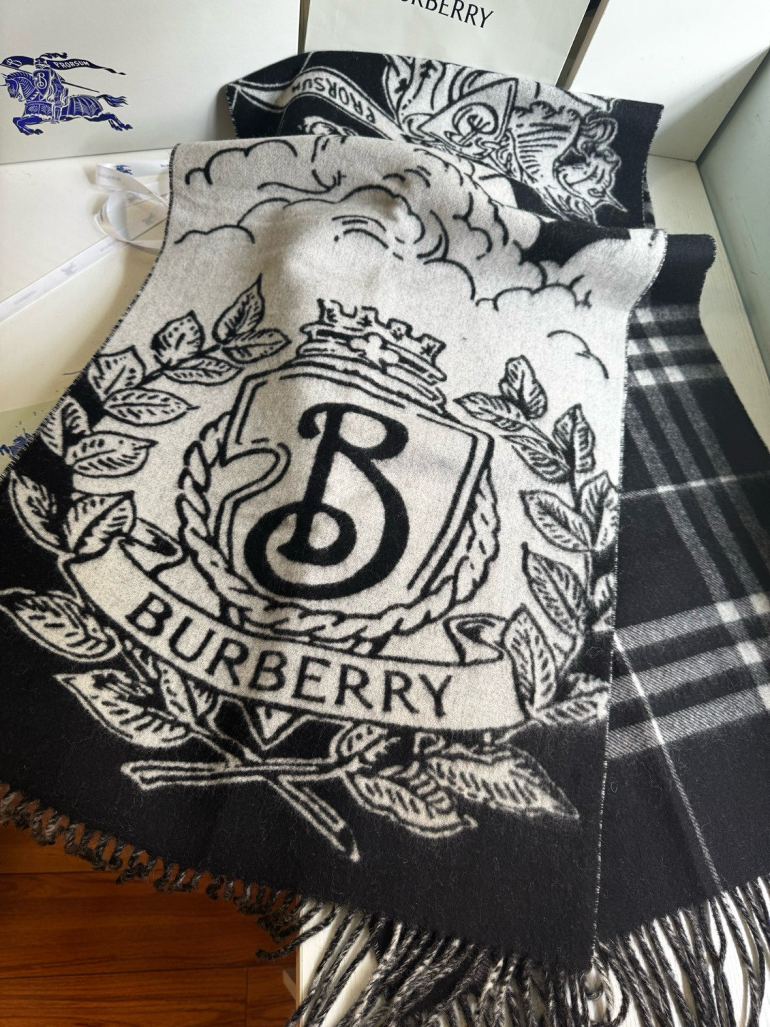 Bv*b*rry Wide Reversible Stormy Knight scarf 50x210cm