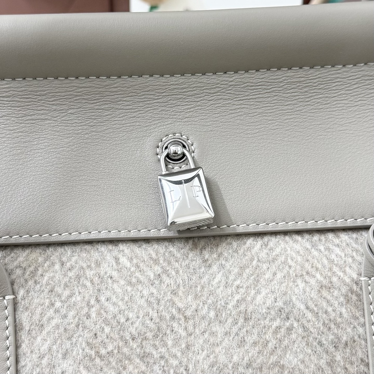 Loro Piana Loom L32 33x23x18cm