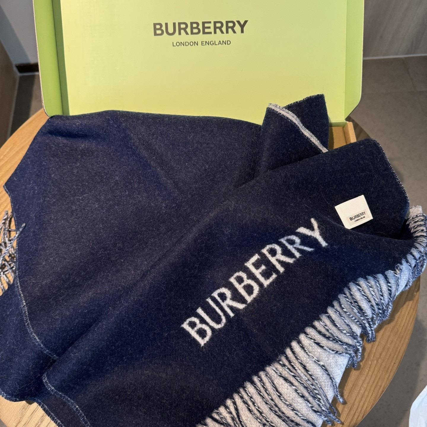 Bv*b*rry reversible ekd cashmere scarf 32x180cm 100% wool