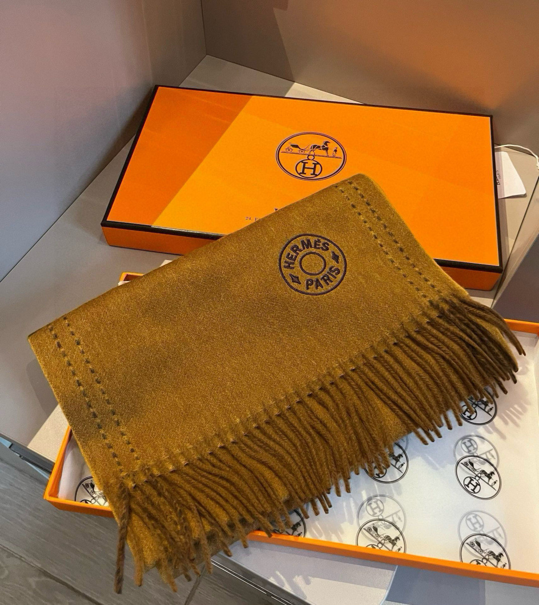 H**me5 scarf 30x180cm