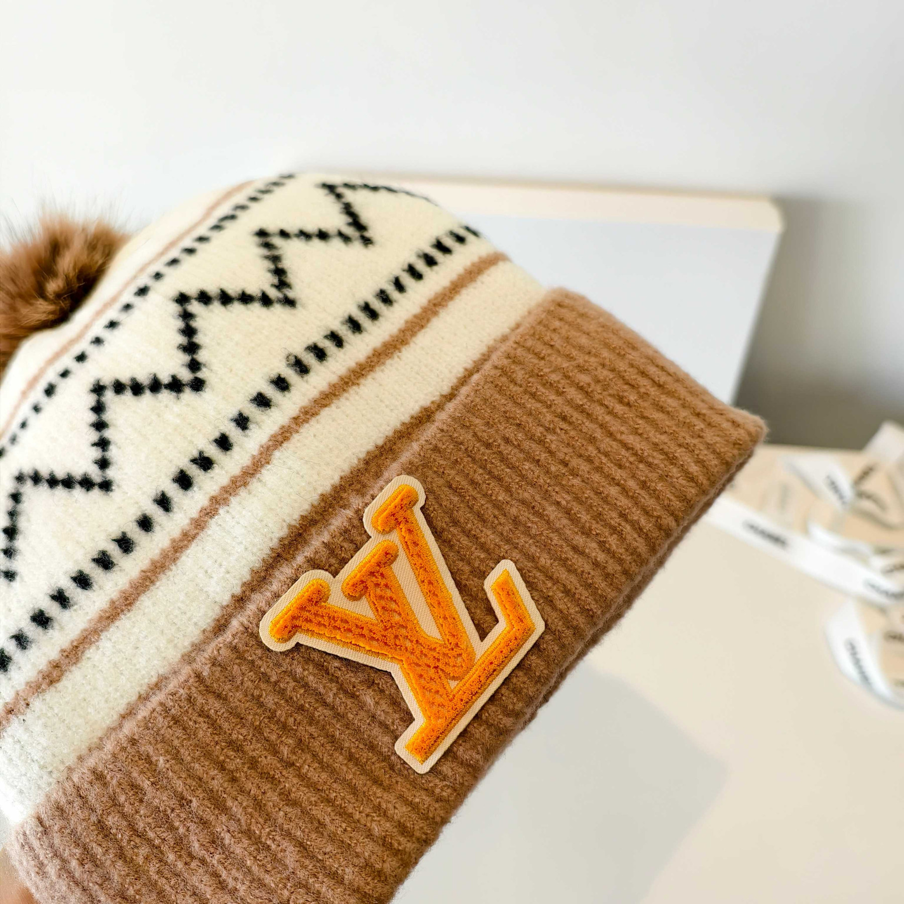 l0vis Vvtt0n beanie