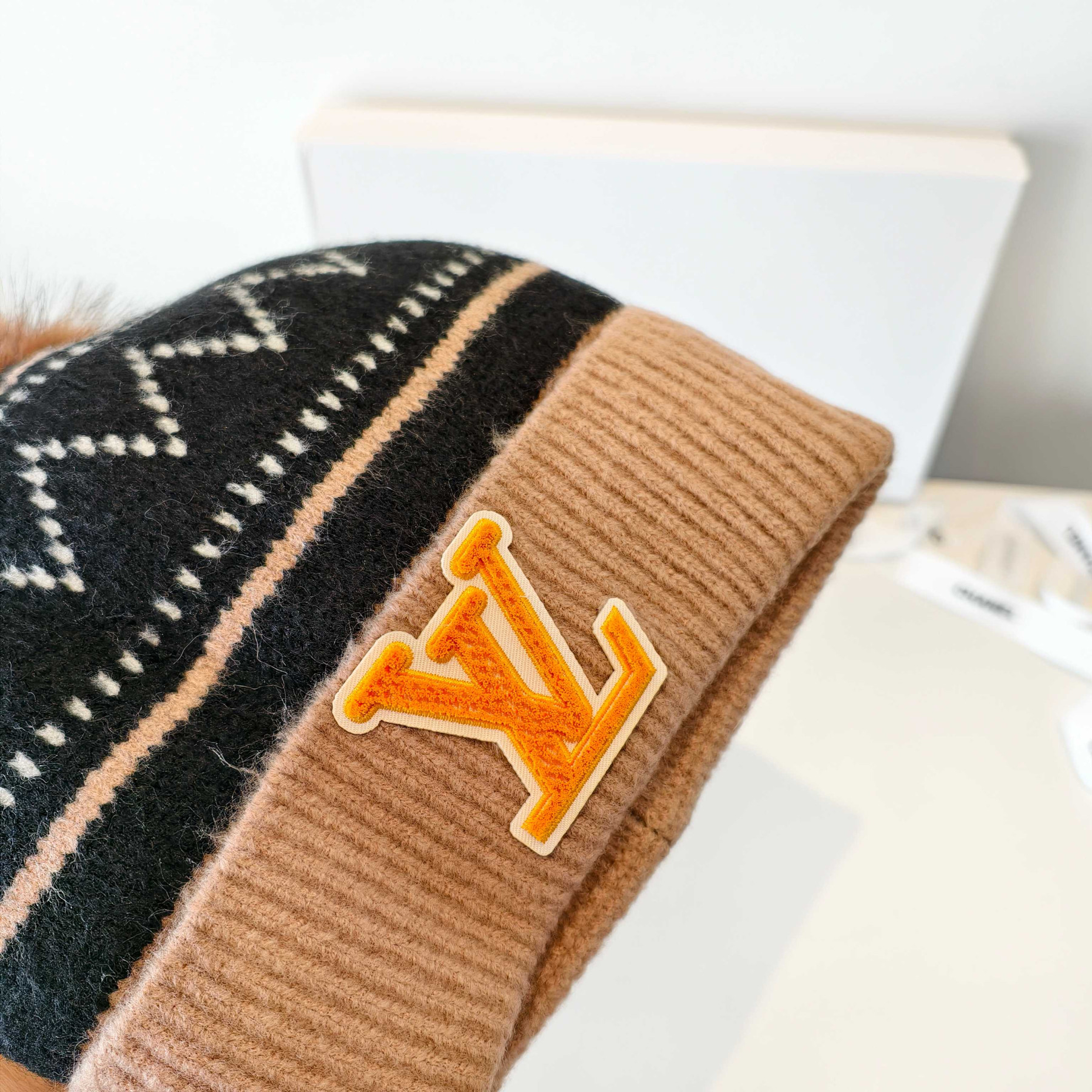 l0vis Vvtt0n beanie