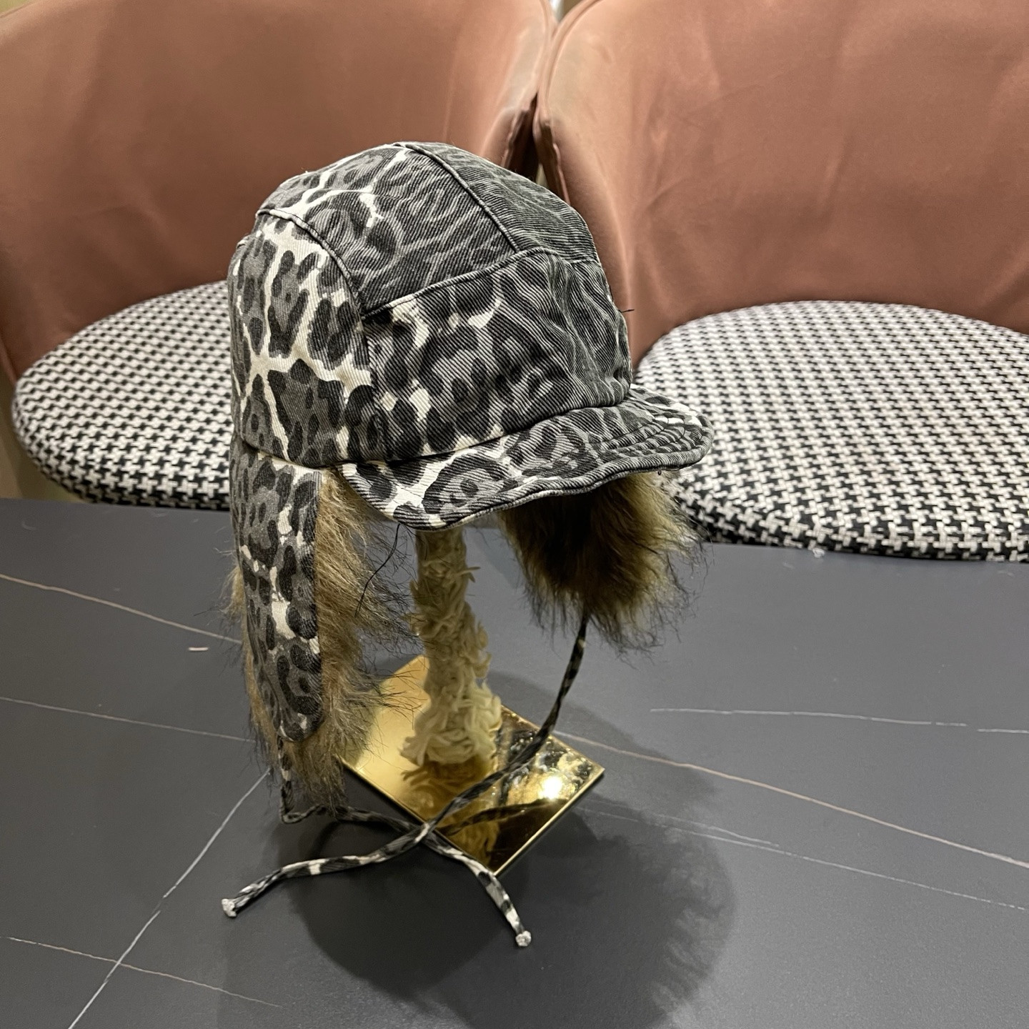 l0vis Vvtt0n trapper hat