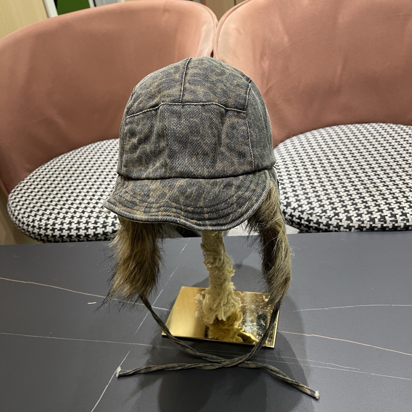 l0vis Vvtt0n trapper hat