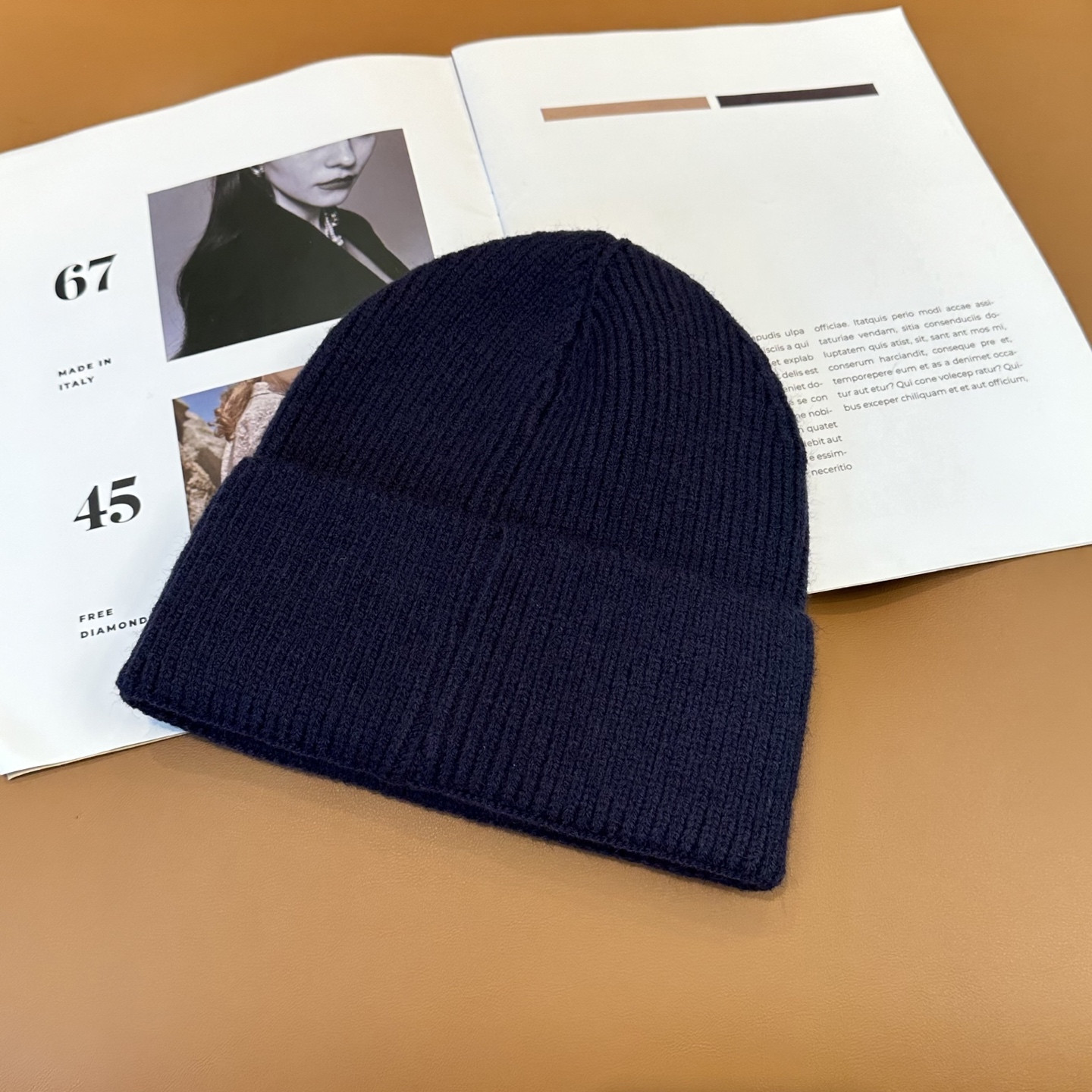 l0vis Vvtt0n beanie
