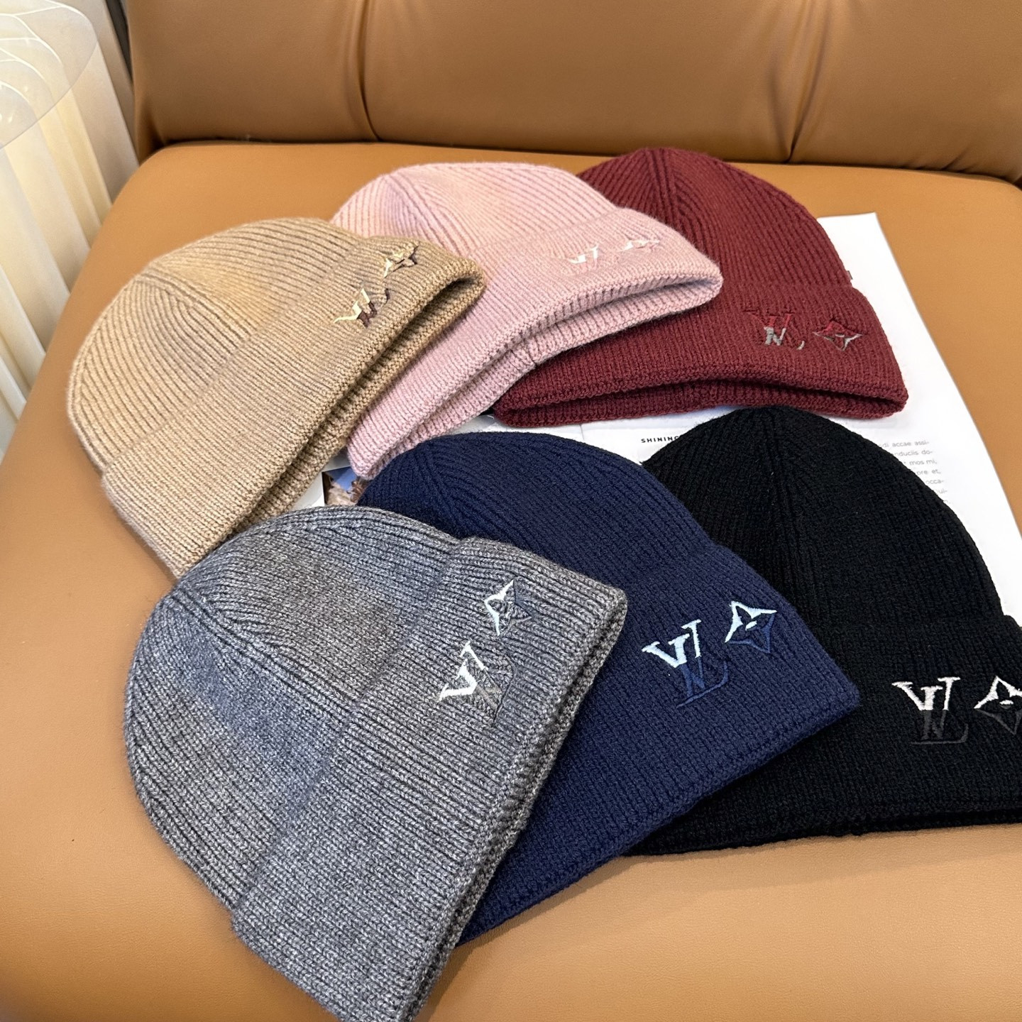 l0vis Vvtt0n beanie