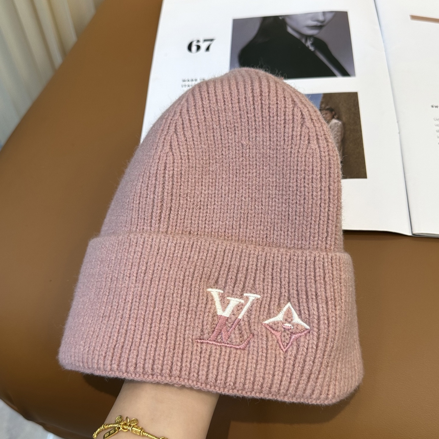 l0vis Vvtt0n beanie