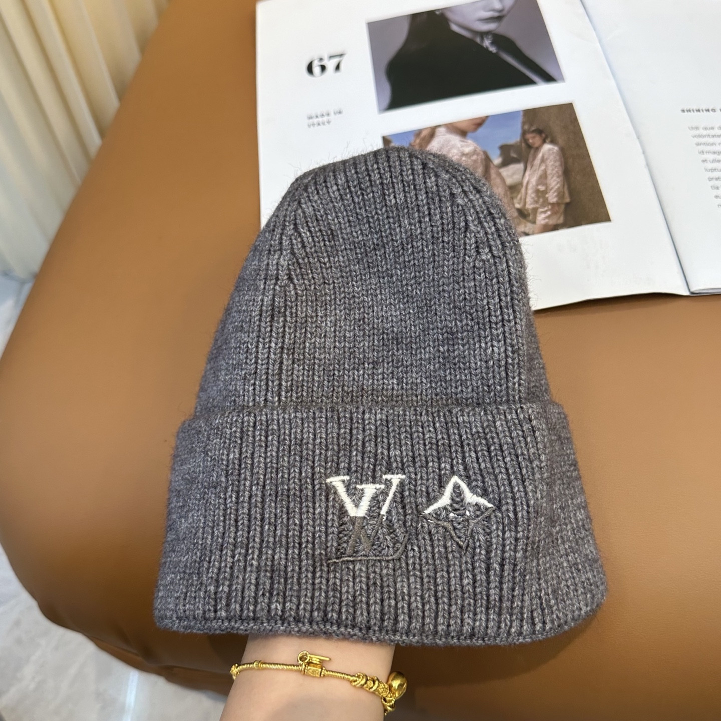 l0vis Vvtt0n beanie