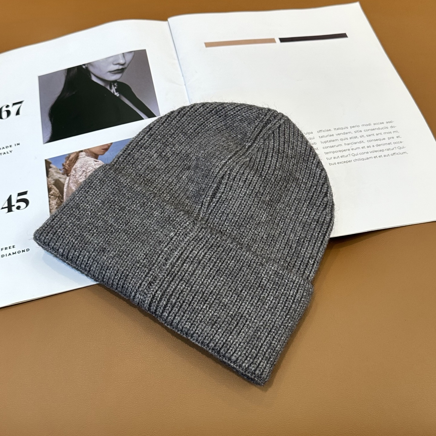 l0vis Vvtt0n beanie
