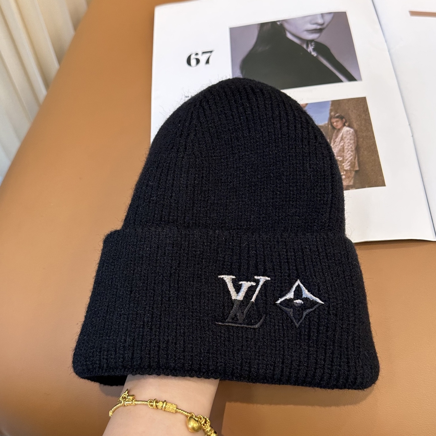 l0vis Vvtt0n beanie