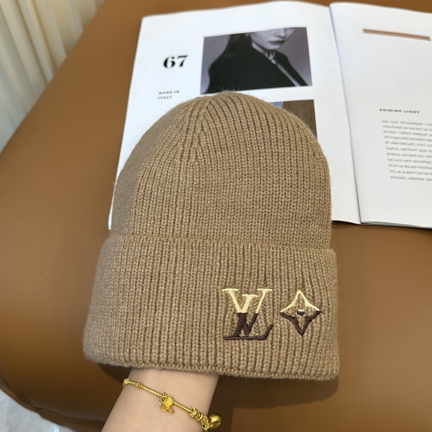 l0vis Vvtt0n beanie