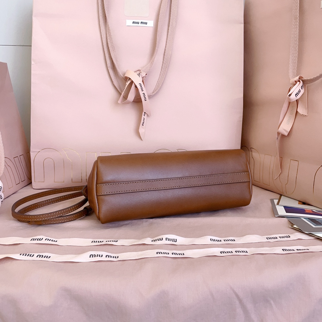 Miu Miu Caprice Leather Clutch 14x24x8.5cm