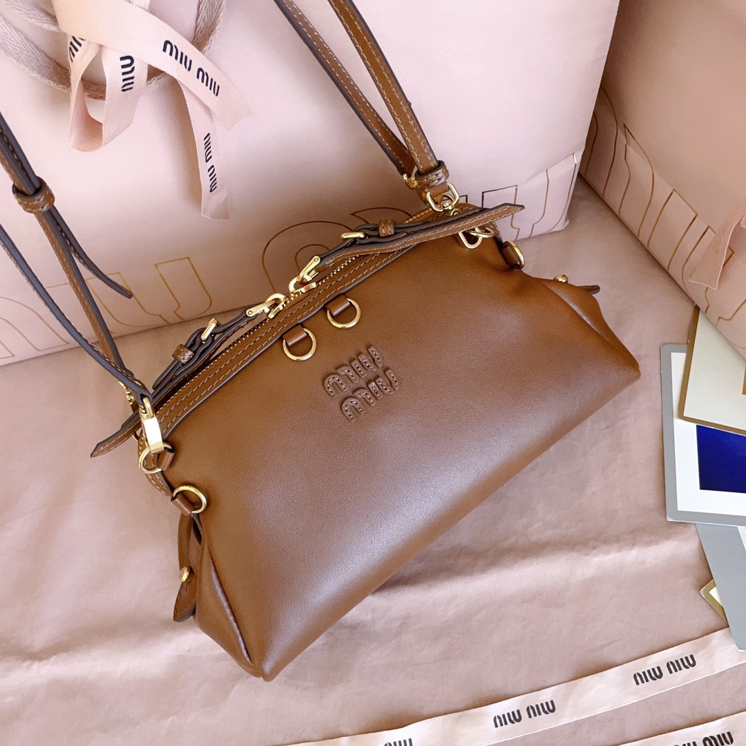 Miu Miu Caprice Leather Clutch 14x24x8.5cm